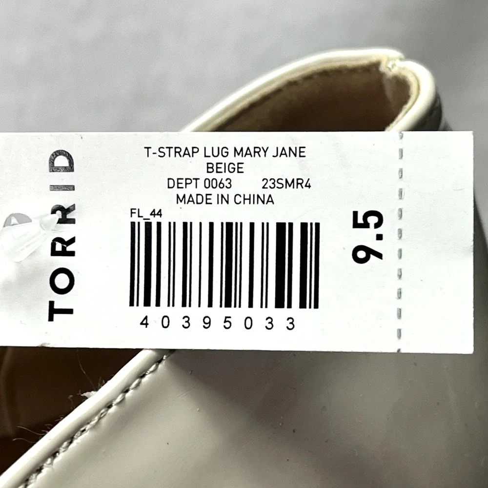 Torrid Shoe Womens 9.5 WW T-Strap Lug Mary Jane Beige Faux Patent Leather